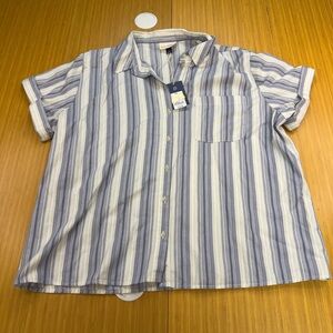Universal Thread Women's XXL Blue White Stripe Short Sleeve Button Down Shirt